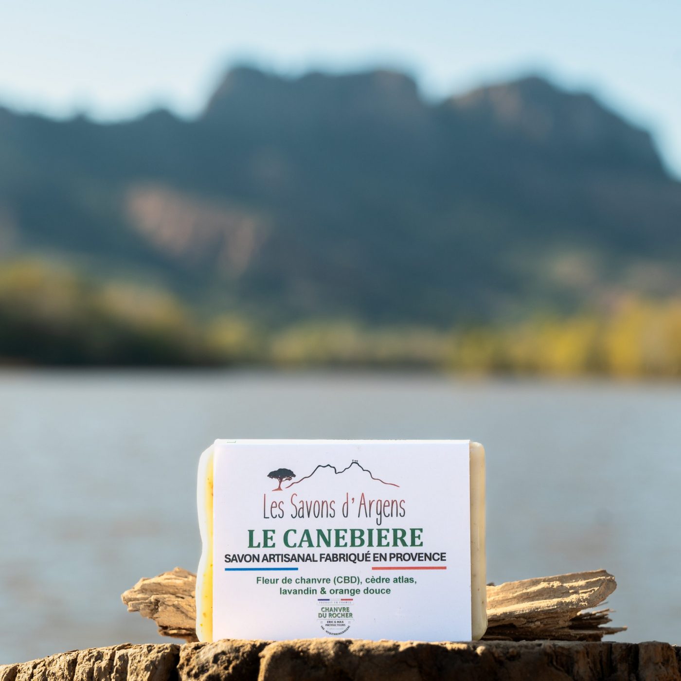 Savon "Le Canebière" devant le rocher de Roquebrune